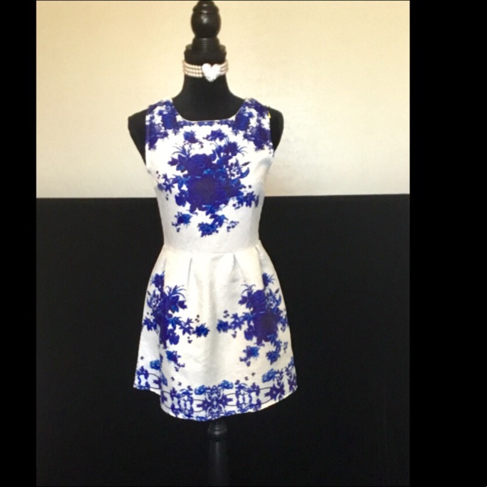 Women’s OASAP Cream & Blue Mini Dress - SZ Small